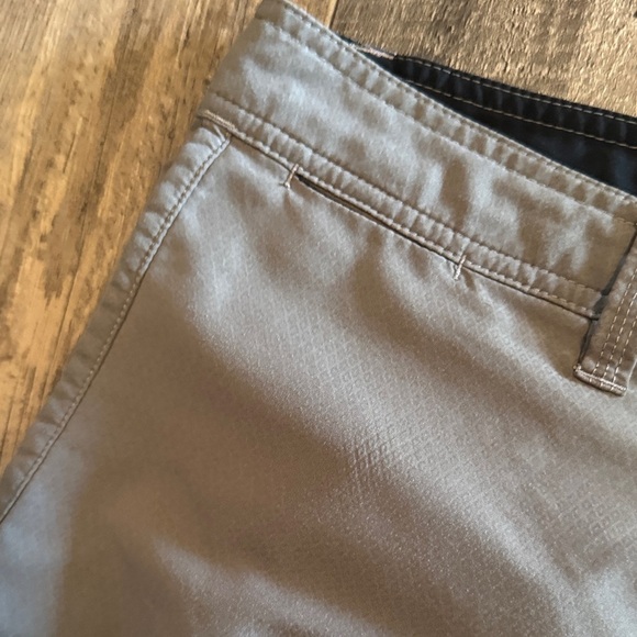 Quiksilver Men's Charcoal Flat Front Shorts - Picture 5 of 6